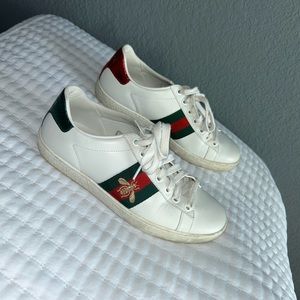 Selling these women Gucci Ace Sneakers with Bee